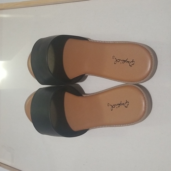Qupid - Cute brown and black flats - Picture 1 of 5